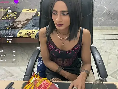 LuvLayla XXX чат на живо