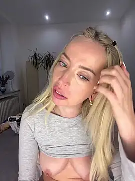 Katharina_Wagner - auf Titten spucken und kneten😏
