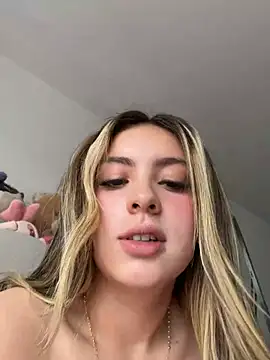 Cloee_Rainbow1 - Rub my clitoris with my fingers 👋🏼😈🔥