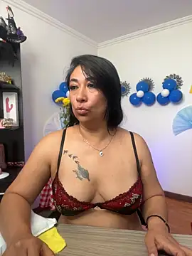 Chat +18 de karimelee_ ao vivo