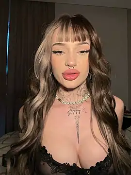 Madelinexx - 💓Take hoodie off