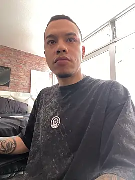 AlphaMasterXxx XXX чат на живо