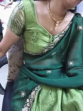 Cuteteluguammmaie Adlı Modelin Canlı XXX Sohbeti