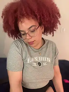 Chatroom XXX en direct de Leyah__