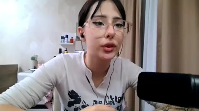 NeomiMckillip - naked photo my sweet holes