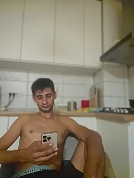 Онлайн чат XXX DragosNan