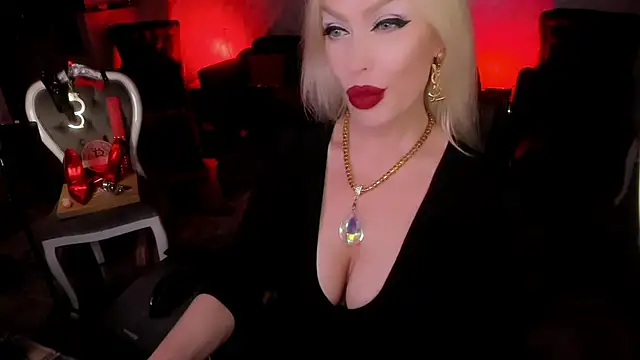 FinDomGod Adlı Modelin Canlı XXX Sohbeti