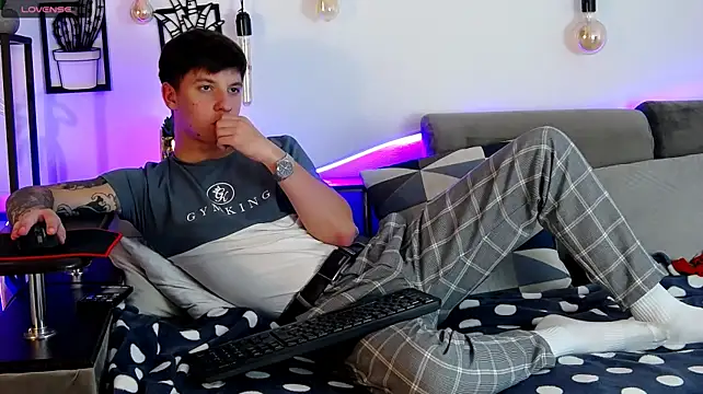 Živý XXX chat ThomasEdisonn