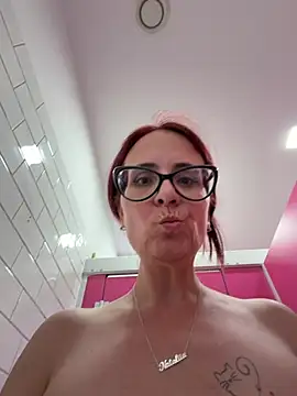 NataKitten - Pinch and pull both nips in public,LT🎁