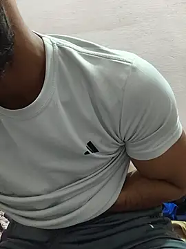 Naughty-Romeo live XXX chat