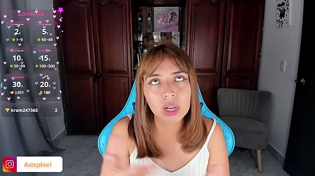 Nicole_Ss - show pussy close