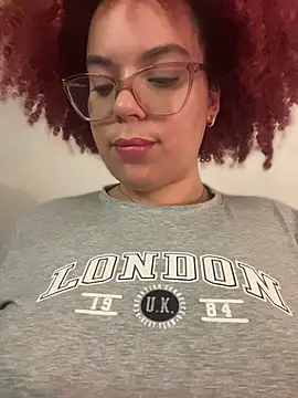 دردشة Leyah__ الجنسية المباشرة