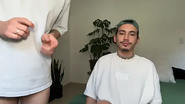 Noah_and_Steven Show in webcam