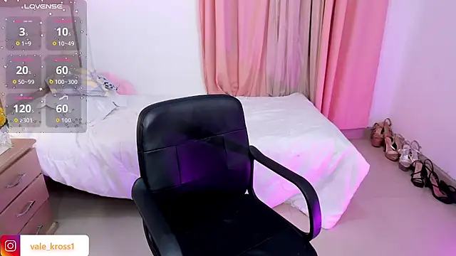 Vale_kross - OPEN PUSSY AND RUB CLITORIS