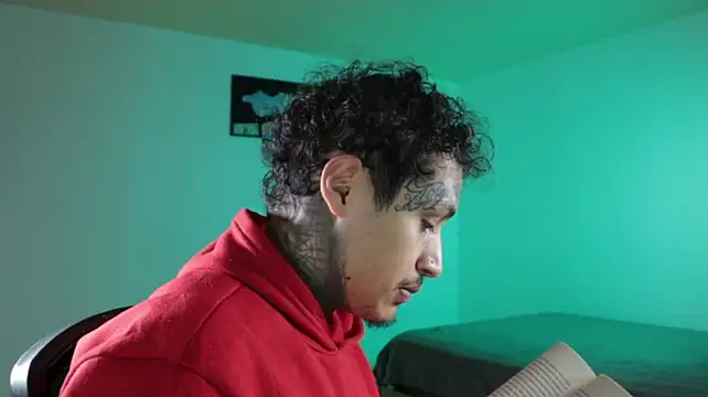 trieone's Live XXX Chat