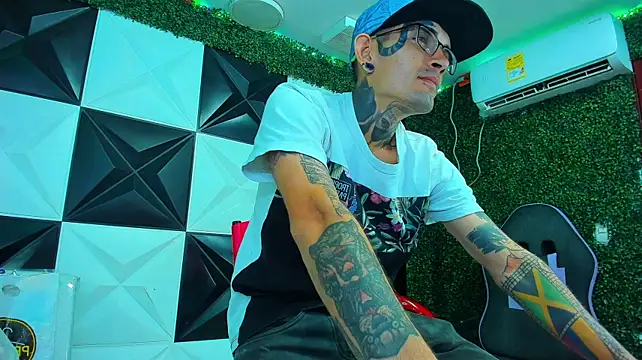 แชท XXX สดของ Boy_tatto77
