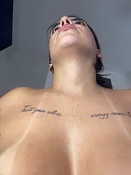 Show de Srta_Jhenny na webcam