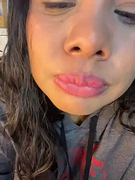 Rashell1_Queen - I'm giving you control of my toy for 4 m