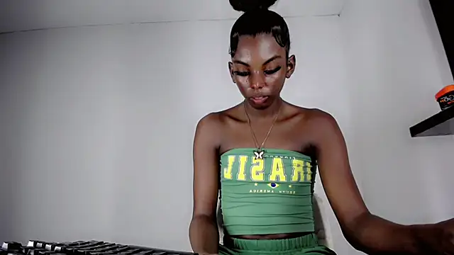 MMia_charlott's Live XXX Chat