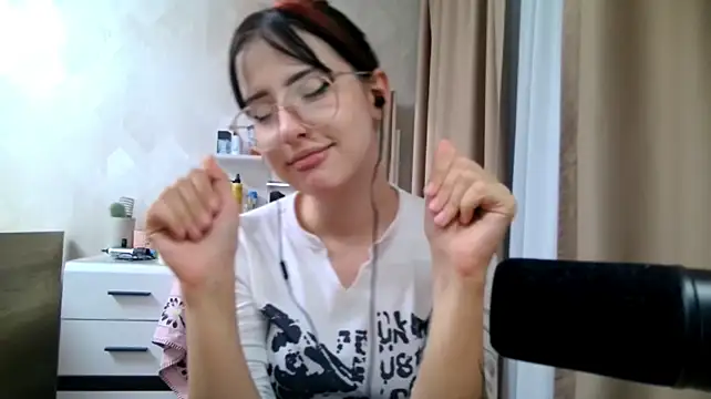 NeomiMckillip - naked photo my sweet holes
