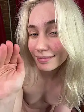LovelyMiu élő XXX-chatje