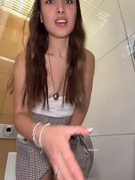 ICrazyOneIRL - 😱FLASH KITTY IN SUPERMARKET!