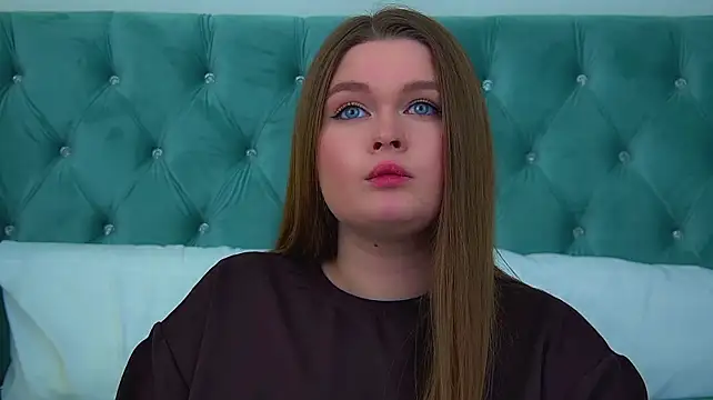 CrystalLyons' Live XXX Chat