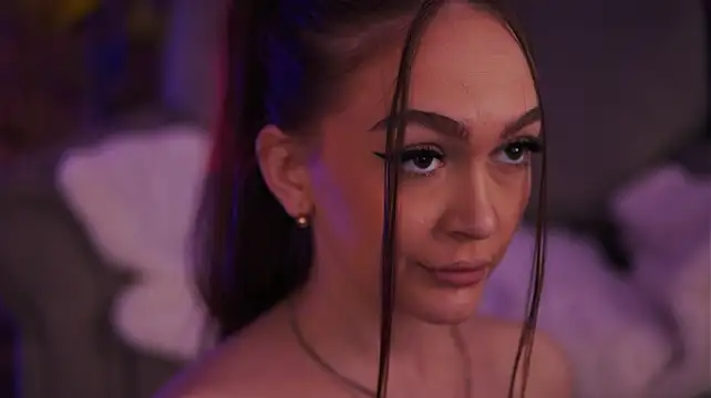 แชท XXX สดของ HotBustyBabeX