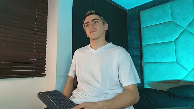 Tyler_McreyのライブXXXチャット