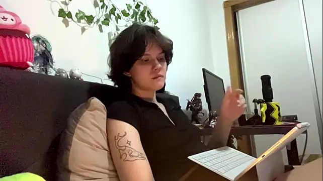 HeyFriren - I’ll send you my hot naked video ^_^