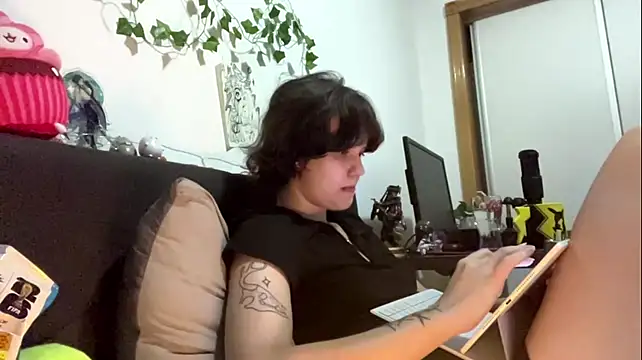 HeyFriren - I’ll send you my hot naked video ^_^