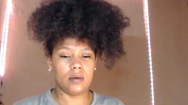 Chat XXX en directo de cherry_cleou