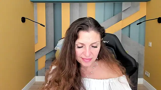 EllaLong's Live XXX Chat