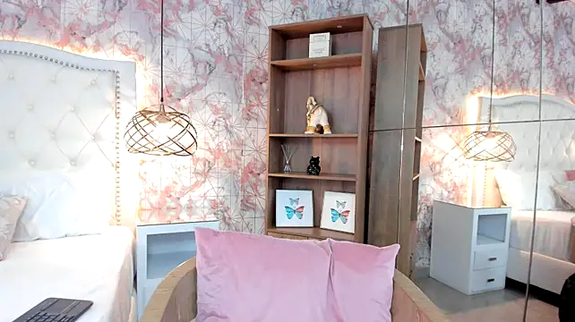 ScarletMore Adlı Modelin Canlı XXX Sohbeti
