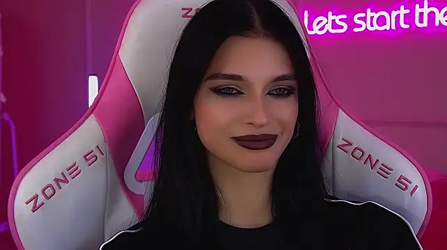BeverlyMost Adlı Modelin Canlı XXX Sohbeti