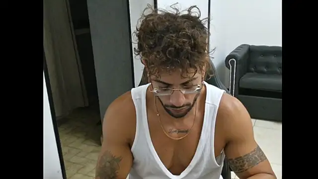 ItalianShadow Chat XXX live