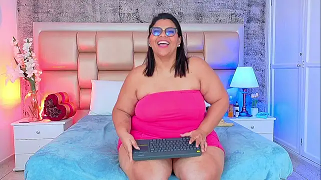 SelennaCooper Adlı Modelin Canlı XXX Sohbeti