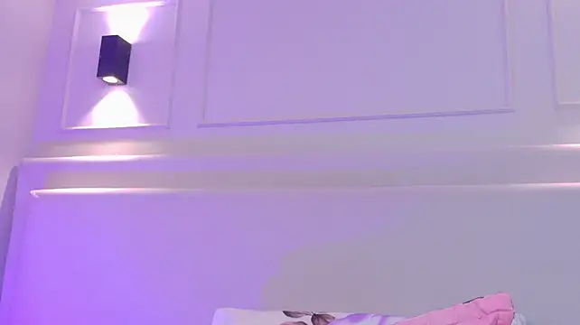NaomiKlarc