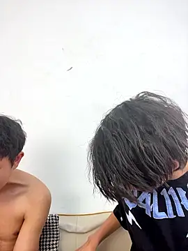 -OvO-のライブXXXチャット