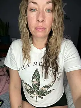 Chat +18 de MiraKisss ao vivo