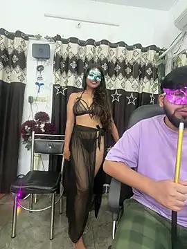 pooja_sexy79n Webbikameraesitys