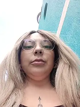 Bela-outdoor - Without a bra