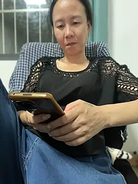 Li61316 - 完成目标莉莉在厕所吃面条