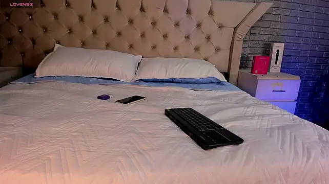 IzzyHiltton_n Live XXX chat