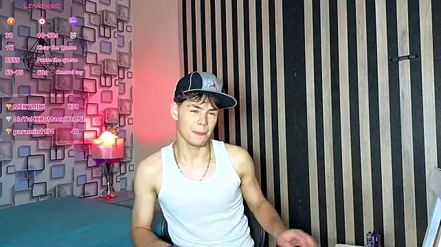 Chat XXX ao vivo de LoganSteel_