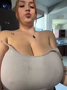 Samanta_Rave - play with my nipples