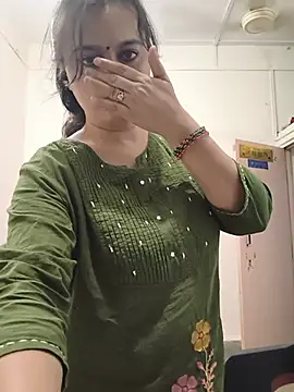 SpasyQueen69 - Olling my boobs