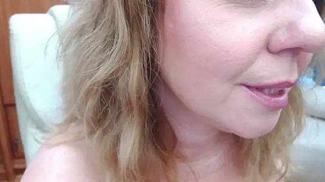 Cute_sun élő XXX-chatje