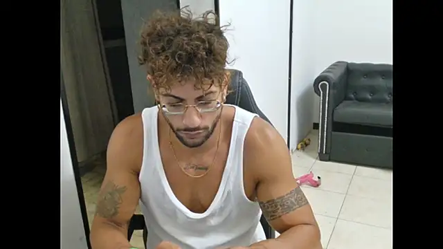 ItalianShadow Chat XXX live