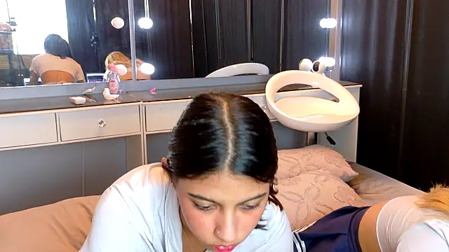 Strawberrymia69 - have anal sex with a girl using a strap-